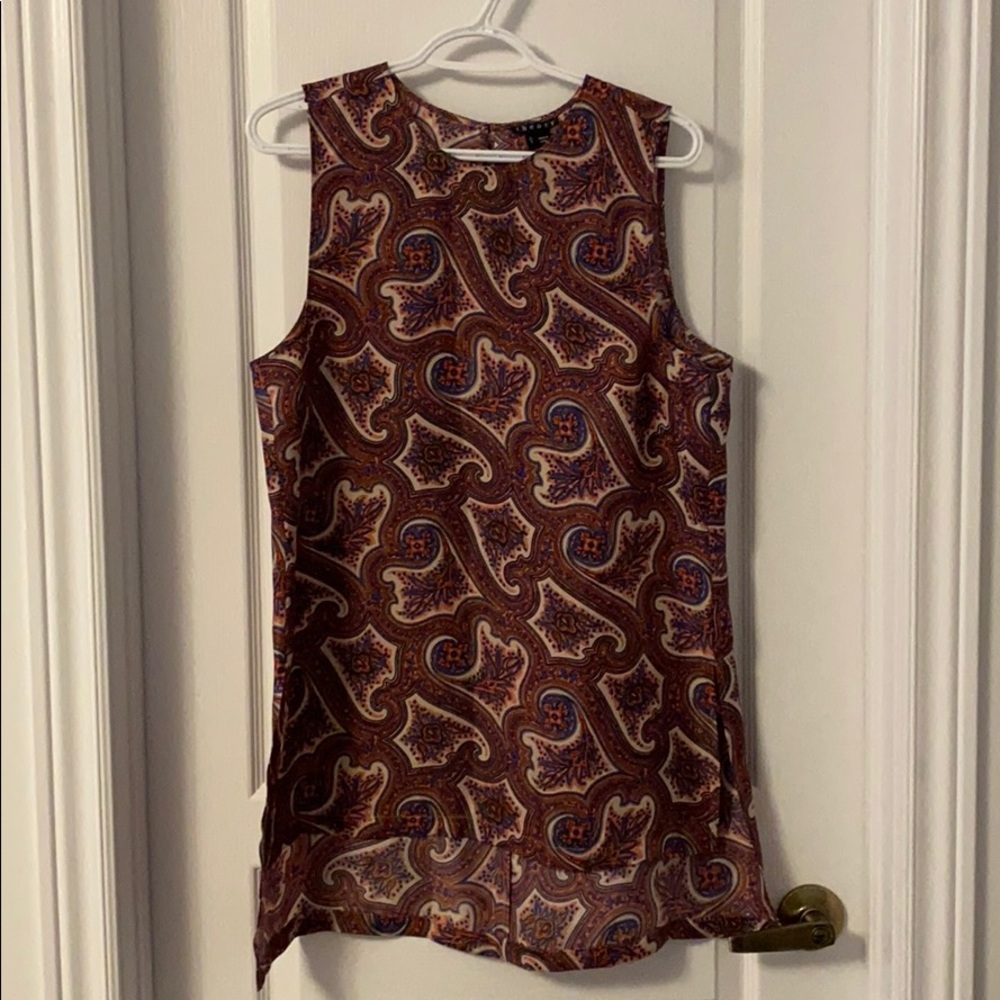 Sleeveless tunic